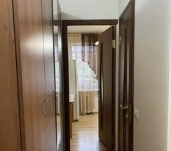 Трёхместные апартаменты с балконом в Квартира в самом сердце города Россия г.Владикавказ
