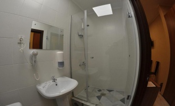 Номер стандарт улучшенный с 1 двуспальной кроватью в Сервисный пункт