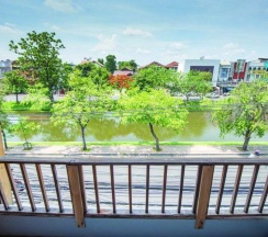 Трёхместный номер Superior с балконом в Sri Chiang Yeun Boutique House