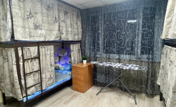Кровать в общем номере (женский номер) с видом на сад (общая ванная комната) в Радуга