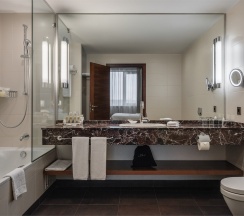 Двухкомнатный Люкс в Sheraton Skypoint Luxe Hotel