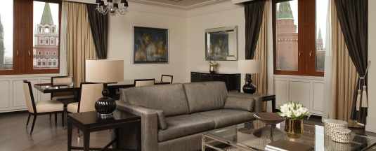 Номер люкс посольский с 1 двуспальной кроватью в Four Seasons Hotel Moscow