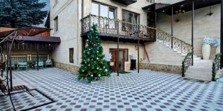 Теберда: Отель Golden House