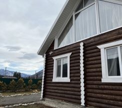 Коттедж с красивым видом из окна в Lякабанья