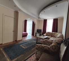 Двухместный номер Superior с балконом двуспальная кровать в Караганда