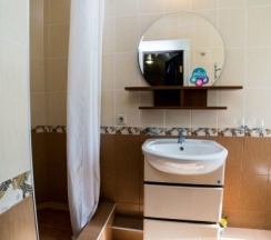 34 - Двухместный мансардный номер с боковым видом на море в Азов Инн