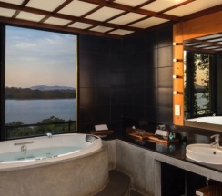 Двухместный люкс Luxury двуспальная кровать в Heritance Kandalama