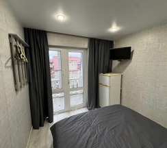 Двухместный номер 3 этаж Эконом с балконом двуспальная кровать в Ninel