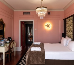 Улучшенный номер с видом на улицу в Dom Boutique Hotel