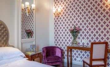 Двухместный номер Classic двуспальная кровать в Hotel Villa Flori
