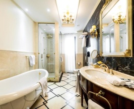 Двухместный полулюкс с красивым видом из окна двуспальная кровать в Rixos Khadisha Shymkent