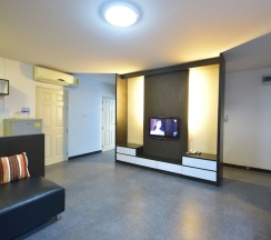 Люкс с балконом в LOFT Salaya