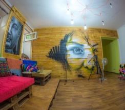 Кровать в общем номере в Loco Hostel