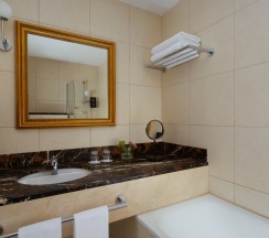 Стандартный двухместный номер с 2 односпальными кроватями в Vasilievsky hotel