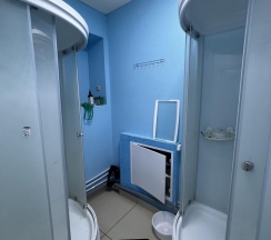 Кровать в 8-местном общем мужском номере (без окна) в Сити-В