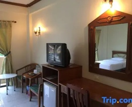 Двухместный номер Standard с видом на море двуспальная кровать в Kata Sun Beach Hotel