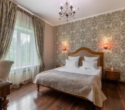 Двухместный полулюкс №4 с 2 комнатами с красивым видом из окна двуспальная кровать в Лель