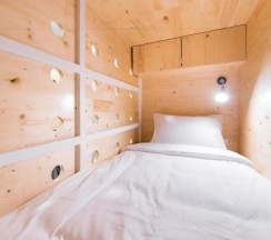 Кровать в общем номере в Nornyaowarat Hostel