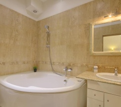 Люкс с балконом в Guest House Taurus