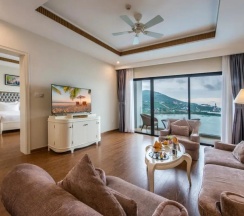 Двухместный люкс Executive с видом на океан двуспальная кровать в Vinpearl Resort & Spa Nha Trang Bay