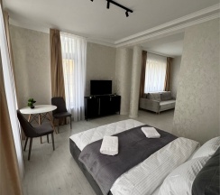 1.Четырехместный номер полулюкс в Royal Lake
