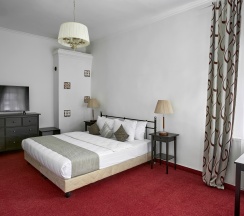 Улучшенный четырехместный номер в Палаты Хованских