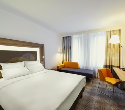 Номер стандарт улучшенный с 1 двуспальной кроватью в Novotel Krasnoyarsk center
