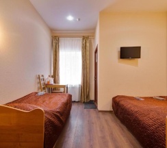 Бюджетный трехместный номер с собственной ванной комнатой в Аллан