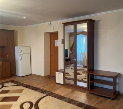 Deluxe Suite , гостиная +спальня в Дом иностранных специалистов