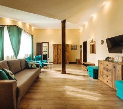 Двухместный люкс с балконом и с видом на горы двуспальная кровать в Sunrise eco hotel