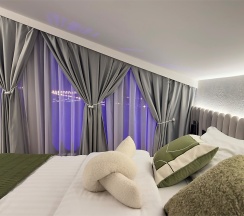 Дом «DOUBLE» с банным чаном на террасе в Luxe House