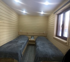 Коттедж с 2 комнатами с красивым видом из окна в Четыре Сезона
