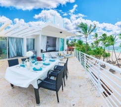 Апартаменты в Incredible 4BR Beachfront Penthouse with Ocean View