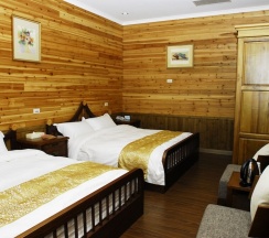 Четырёхместный номер Standard с балконом в Zen and Pine Resort