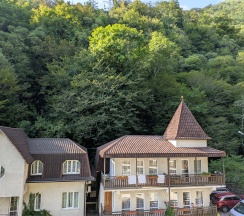 Трехместный Люкс на 3-м этаже с балконом и видом на море и горы в Агава