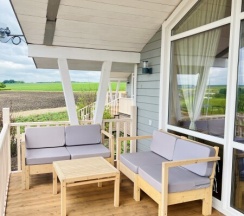 Лодж с двумя спальнями и террасой в Соты&Варенье