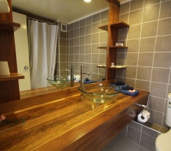 Номер Standard с балконом в The Melanesian Port Vila Hotel