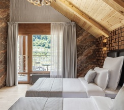 Делюкс с балконом и видом на горы в Stellar collection chalet, Krasnaya Polyana