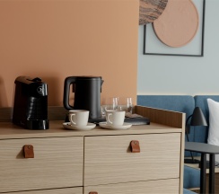Семейный номер с межкомнатной дверью в Hampton by Hilton