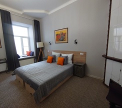 Улучшенная гостевая комната с гостиной вид во двор в На Невском