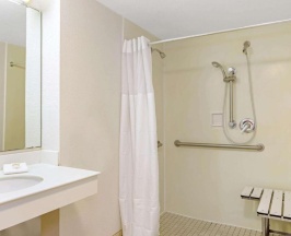 Четырёхместный номер в La Quinta Inn by Wyndham Orlando Airport West