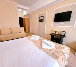 Пятиместный Комфорт с балконом в Уральские самоцветы