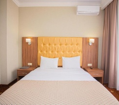 Номер первой категории "Комфорт с балконом" в Mari