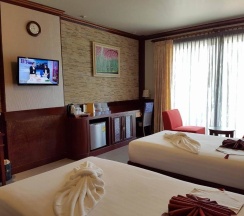 Двухместный полулюкс с балконом двуспальная кровать в Erawan Hotel