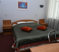 Стандарт двухместный с одной большой кроватью в Пятый угол