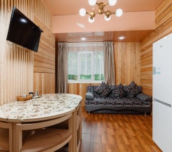 Двухместные апартаменты Comfort с 2 комнатами с балконом и с красивым видом из окна двуспальная кровать в Усадьба