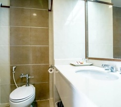 Двухместный номер Deluxe seafront двуспальная кровать в Seabreeze Jomtien Resort