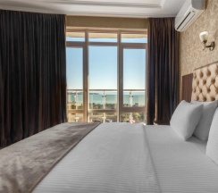 Двухместное Большой люкс (Корпус 2) двуспальная кровать в Кубань