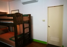 Кровать в общем номере в Stay With Jame Hostel