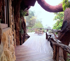 Двухместная вилла с красивым видом из окна двуспальная кровать в Bura Resort, Chiang Rai